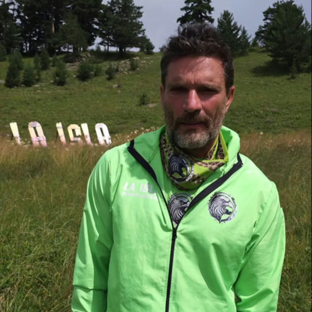 Julián Gil se retira de "La Isla Desafío Extremo" tras accidente que le causó lesiones