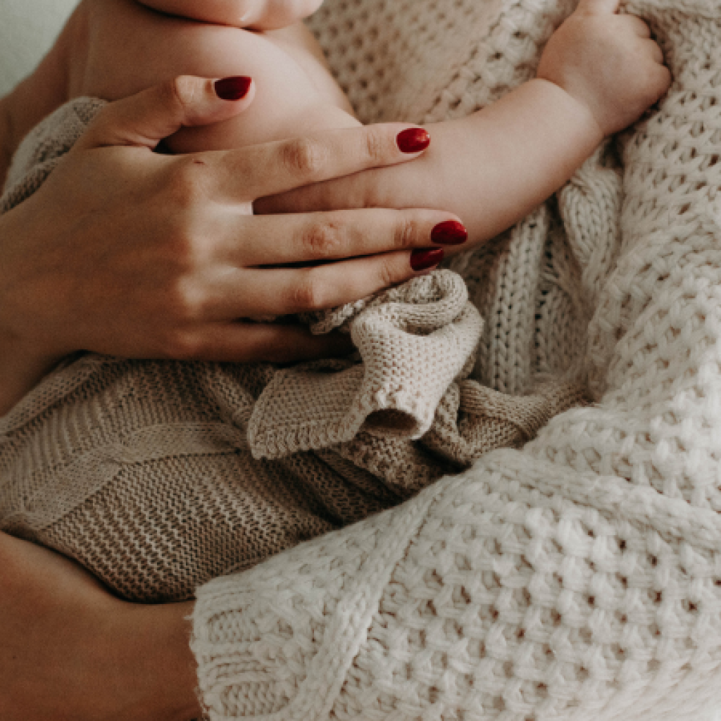 Brecha salarial entre madres latinas en EE.UU.