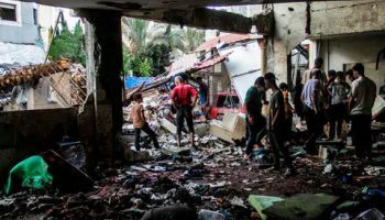 Bombardeo israelí contra una escuela en Gaza deja un centenar de muertos