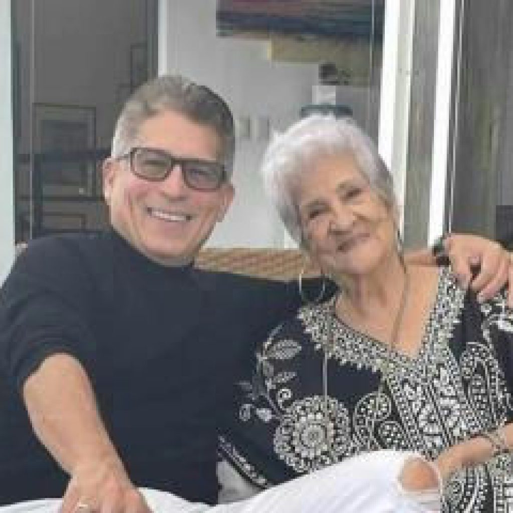 Fue sepultada esta mañana Dorothy Guerrero, madre del productor Iván Ruiz