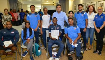 Ministro de Deportes, Kelvin Cruz, entrega de incentivos a los atletas paralímpicos