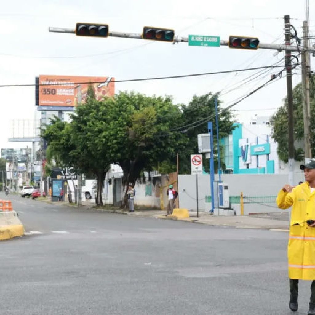 Caos este viernes en el tránsito por semáforos apagados