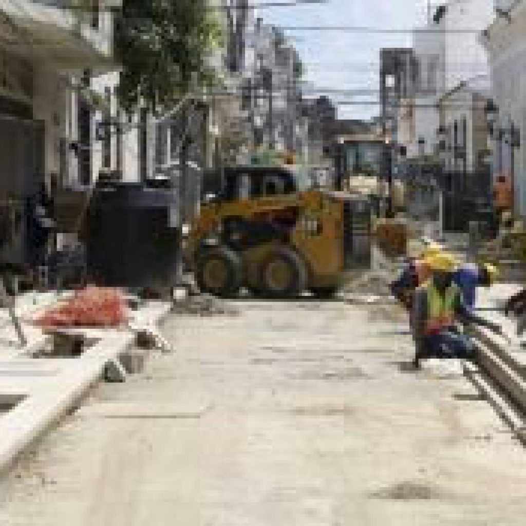 Residentes y comerciantes de Ciudad Colonial dicen el tránsito es un caos