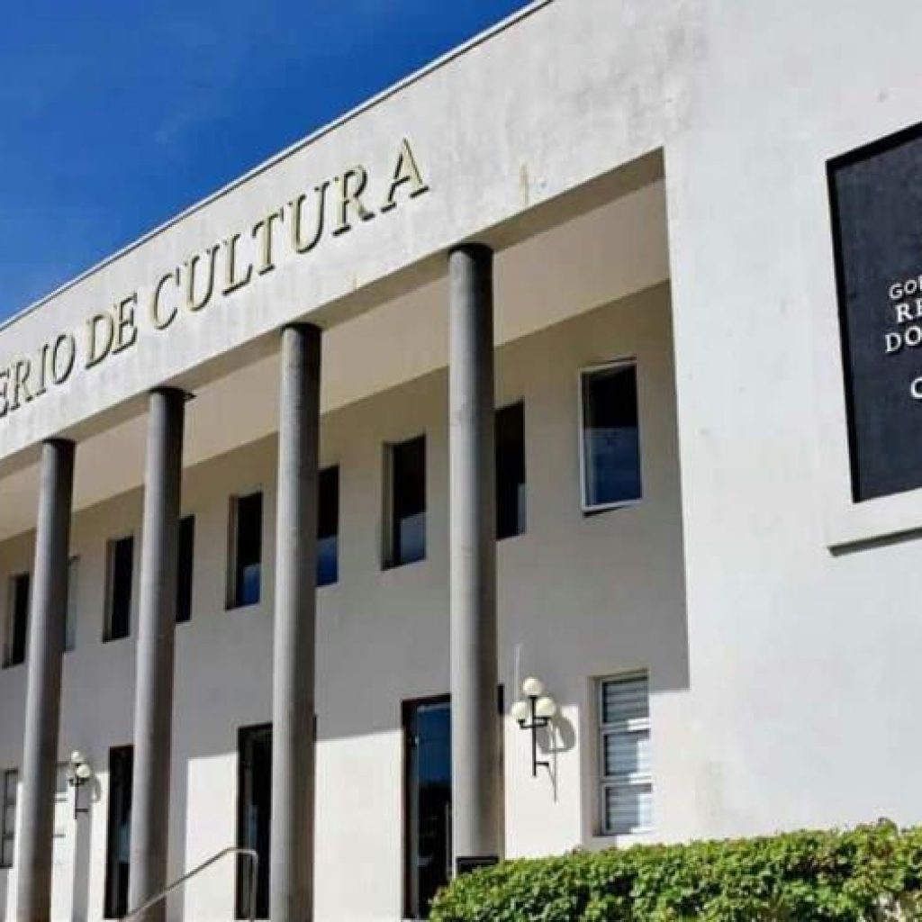 Cultura gasta RD$5.5 millones al mes en nómina y alquiler por oficinas en el exterior