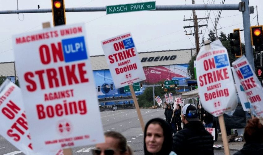 Boeing detiene parcialmente sus operaciones, afectando a miles de empleados en plena huelga