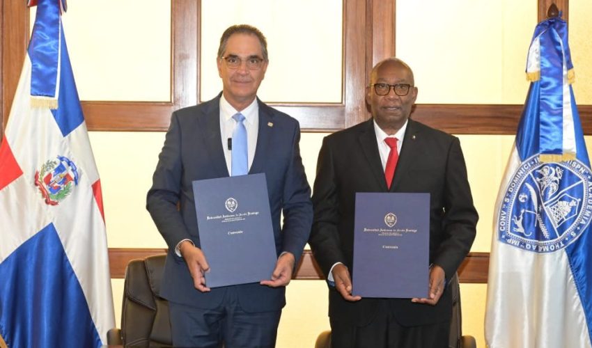 Senasa Y Uasd Firma Convenio Para Carnetizar A Más De 50 Mil Estudiantes En Régimen Subsidiado