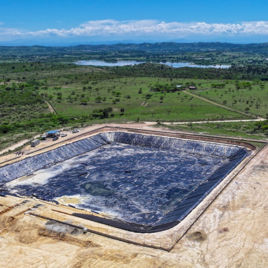 INDRHI CONSTRUYE CANALES LATERALES DE LA PRESA DE MAGUACA, EN MONTECRISTI