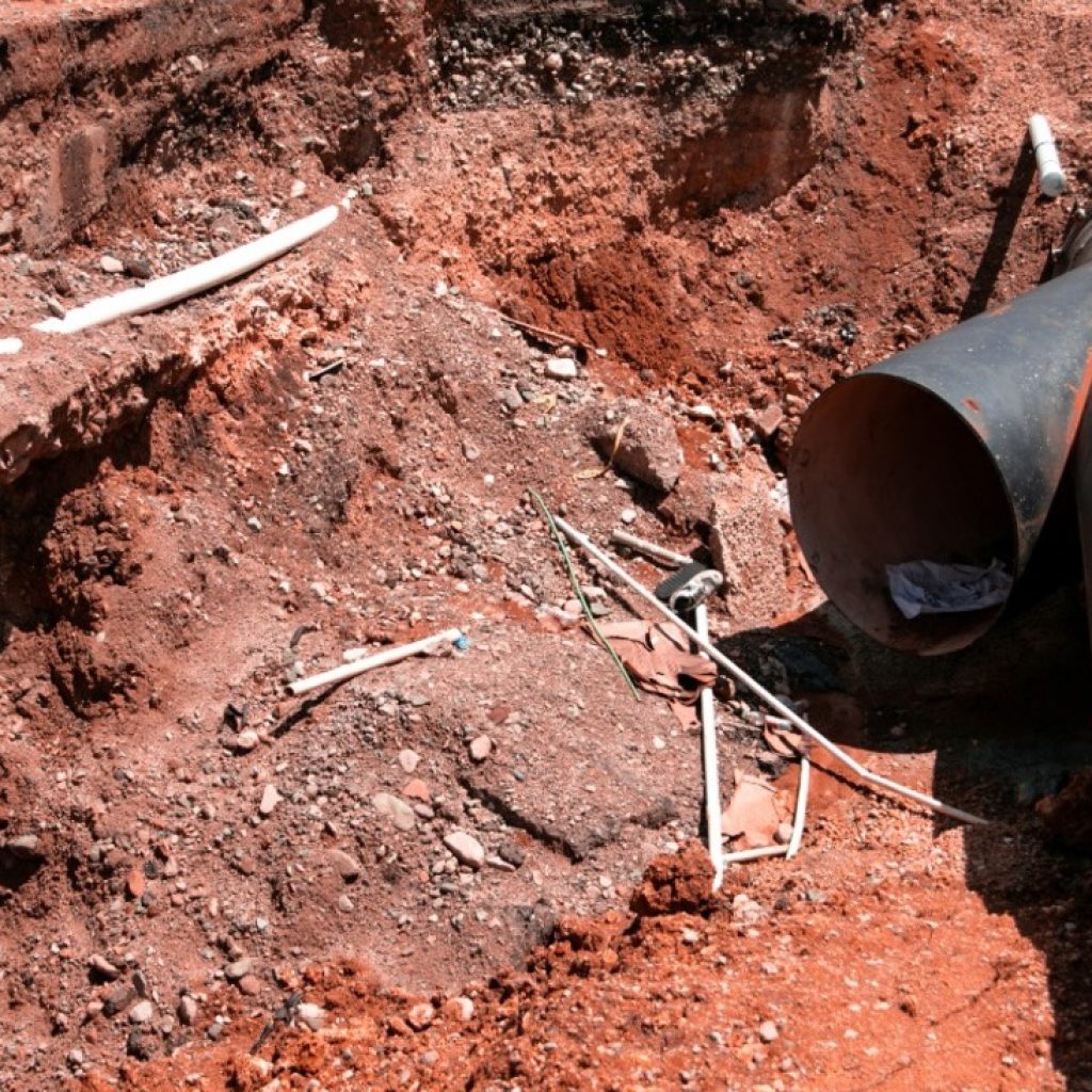 Anuncian remoción y reubicación de tuberías en intersección 27 de febrero con Isabel Aguiar que limitará servicio de agua potable
