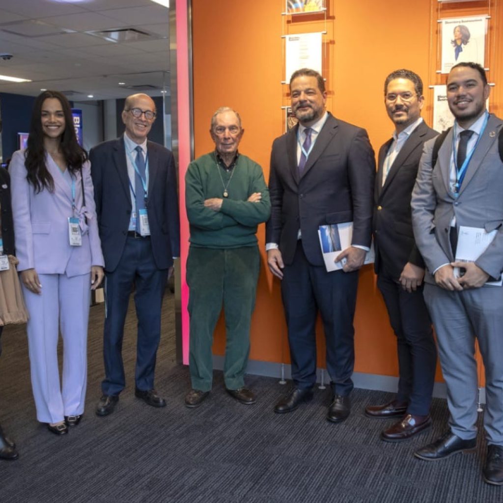 DELEGACIÓN DE RD EVALÚA OPORTUNIDADES FINANCIERAS PARA NUEVAS FUENTES DE ENERGÍA EN VISITA A BLOOMBERG