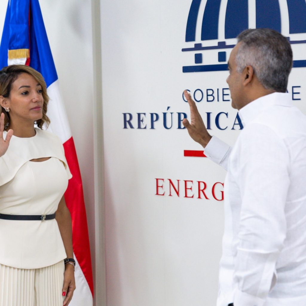 SANTOS ECHAVARRÍA JURAMENTA A NUEVOS VICEMINISTROS DE TRANSICIÓN ENERGÉTICA Y ENERGÍA NUCLEAR