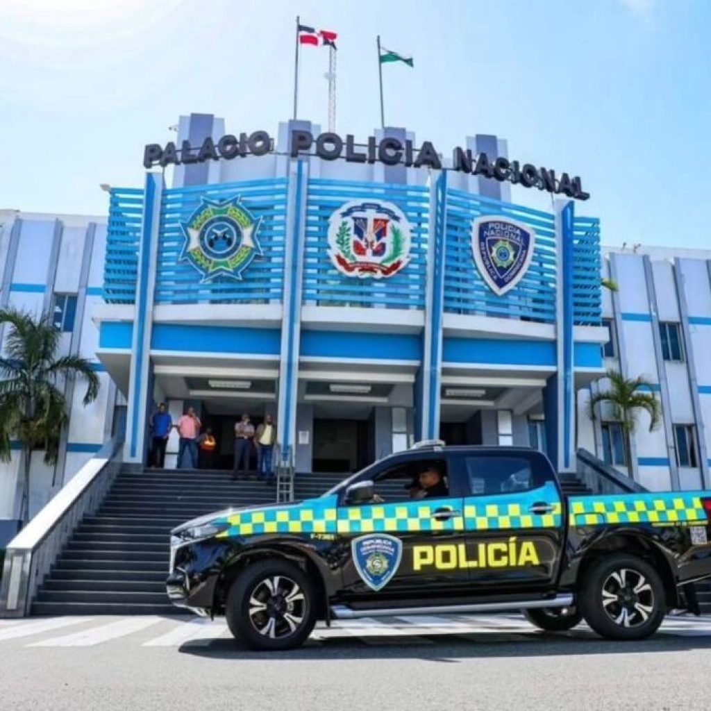 PRESIDENTE ABINADER PRESENTA LA NUEVA IMAGEN DE LA POLICÍA NACIONAL