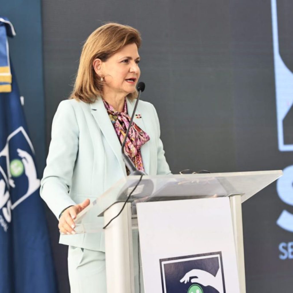 Vicepresidenta entrega primera etapa remozamiento Hospital Pascasio Toribio Piantini de Salcedo