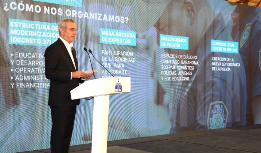 Presidente Abinader Presenta La Nueva Imagen De La Policía Nacional