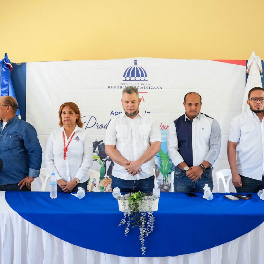 FEDA CAPACITA A JÓVENES EMPRENDEDORES Y LES ENTREGA OVEJAS, EN LA COMUNIDAD JUANCHO Y EN LA PROVINCIA BARAHONA