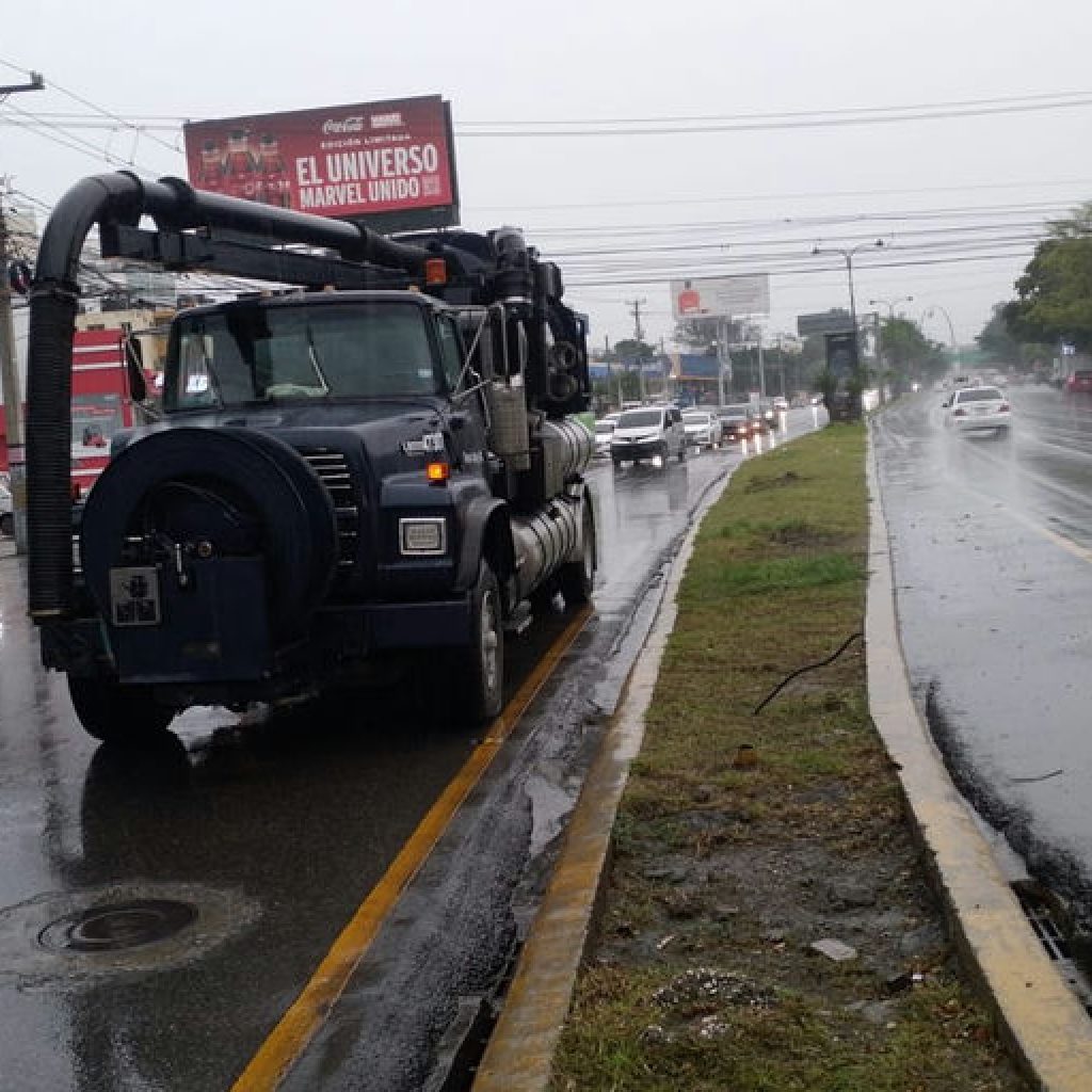 Alcaldía del Distrito Nacional intensifica operativos de limpieza por incidencia de lluvias
