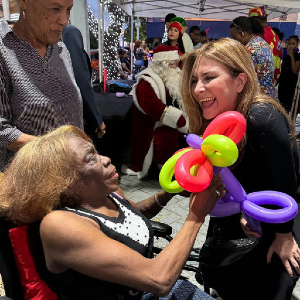 Alcaldía del Distrito Nacional lleva la alegría de la Navidad a los barrios con aguinaldos