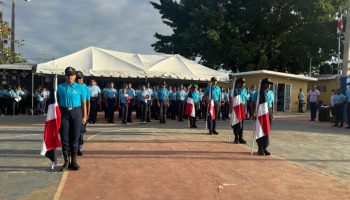 Policía Judicial Nna Participa En Izada De Bandera En El Centro Educativo Josefa Perdomo En Sde