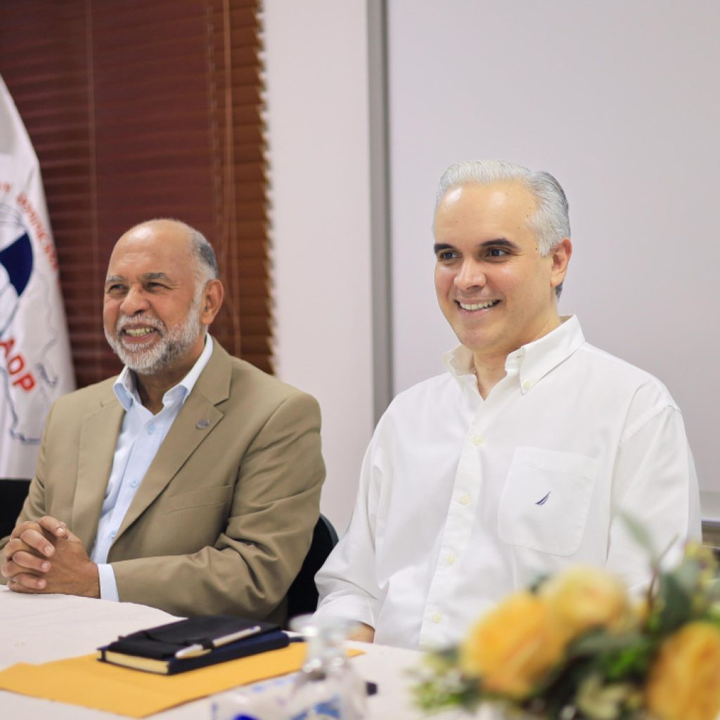 MINISTRO LUIS MIGUEL DE CAMPS VISITA A LA DIRECCIÓN EJECUTIVA DE LA ADP
