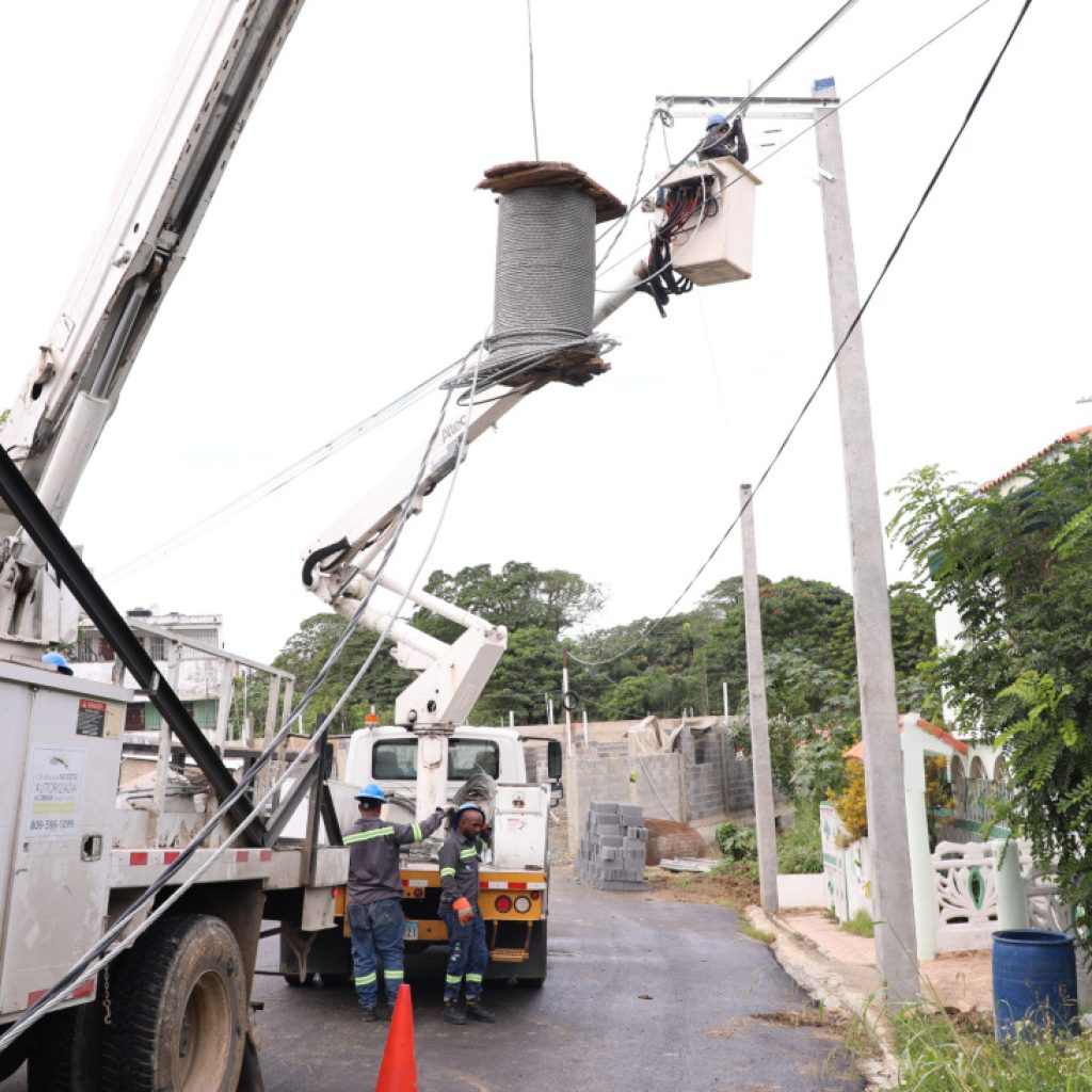 EDEESTE DESARROLLA MINIPROYECTO ELÉCTRICO EN SABANA PERDIDA PARA MEJORAR CALIDAD DE VIDA E INCORPORAR CLIENTES
