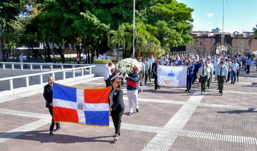 Mopc Honra A Los Padres De La Patria Con Una Ofrenda Floral