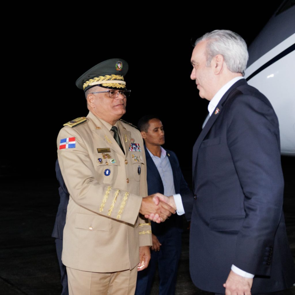 PRESIDENTE ABINADER REGRESA AL PAÍS TRAS EXITOSA PARTICIPACIÓN EN CONFERENCIA INTERNACIONAL DE ENERGÍA EN GUYANA