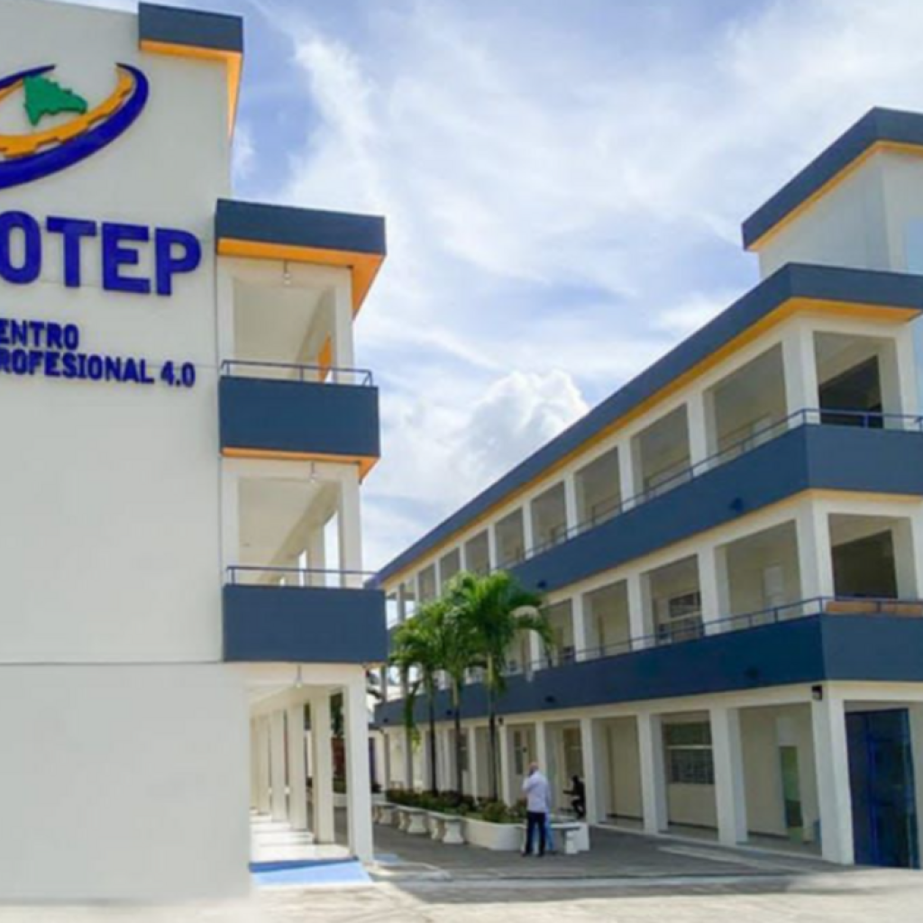 Líderes políticos, sindicales y empresariales aplauden a Infotep por su contribución al futuro laboral del país