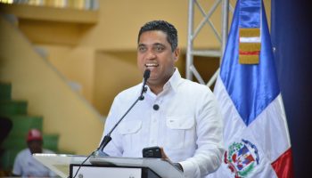 Ministro De Deportes Entrega 16.3 Millones Para El Remozamiento Del Multiuso Rolando Ramírez En San Pedro De Macorís
