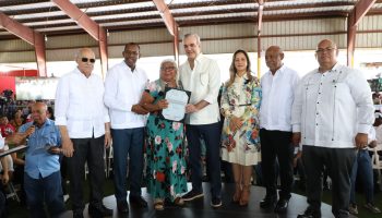 Presidente Abinader Entrega 819 Títulos De Propiedad De Un Total De 1,955 Que Impactan A Más De 7,820 Personas De Esperanza, Valverde