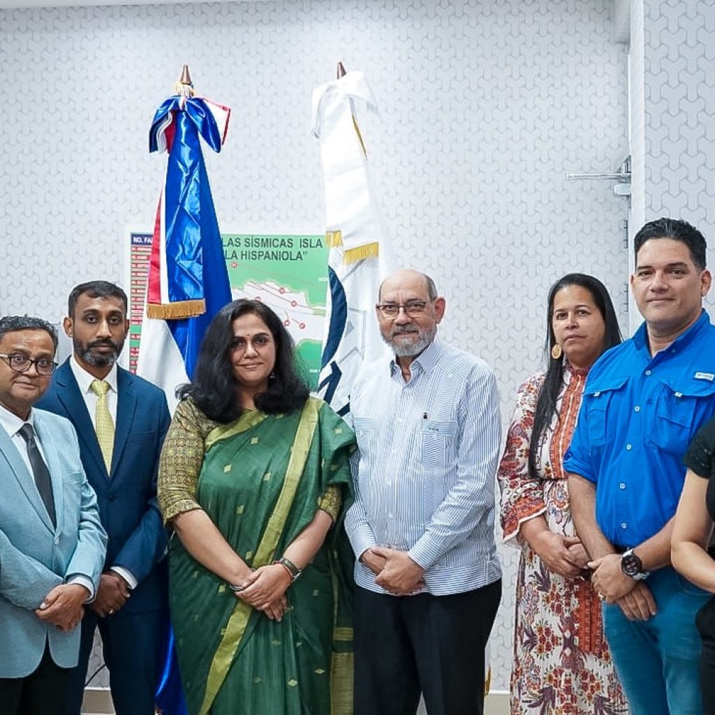 COMISIÓN DE LA INDIA Y AUTORIDADES DE ONESVIE SE REÚNEN PARA EVALUAR RESILIENCIA DE INFRAESTRUCTURAS CRÍTICAS EN RD